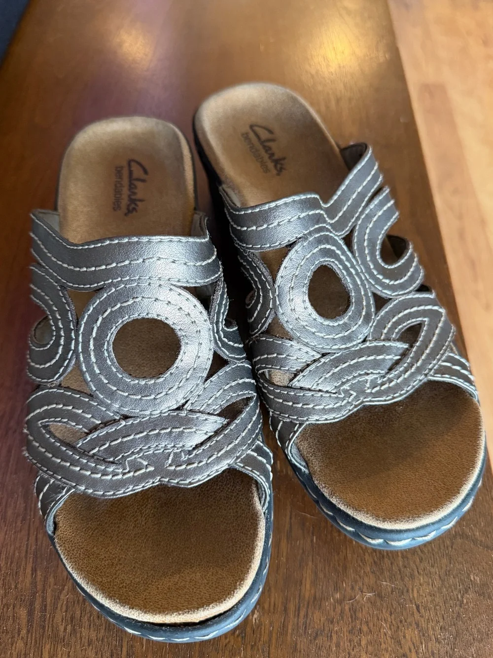 👉🏼LIKE NEW👈🏼 Clark’s Bendables Lexi Sycamore Slip-On Wedge Sandal Sz:7.5